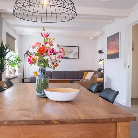 T Pronkhuis *